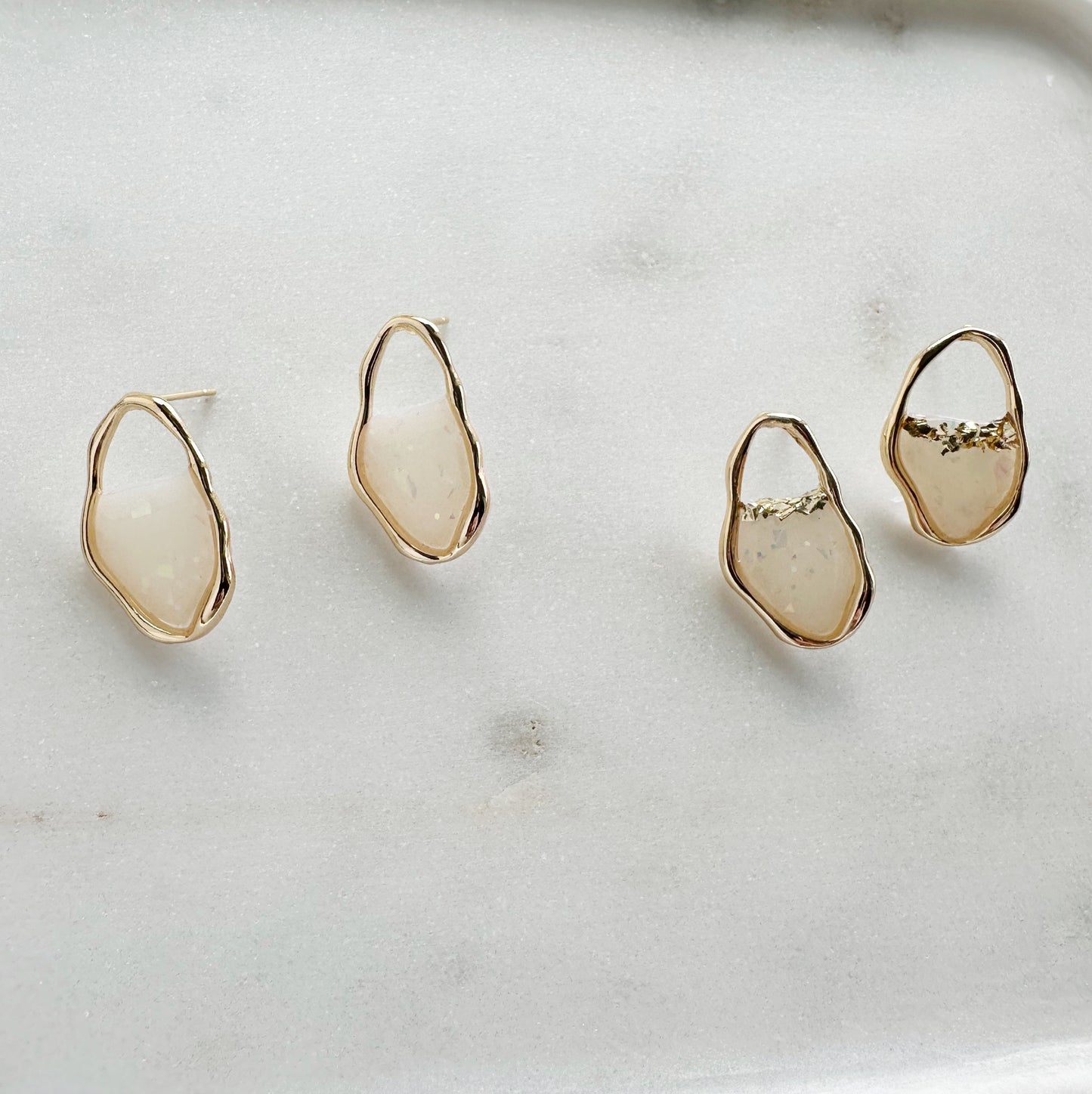 Organic Gold/Opal Post